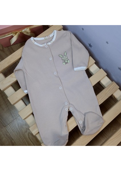 Kız Bebek %100 Pamuklu Çıtçıtlı Çoraplı Tavşan ve Yaprak Desenli 3'lü Tulum Seti