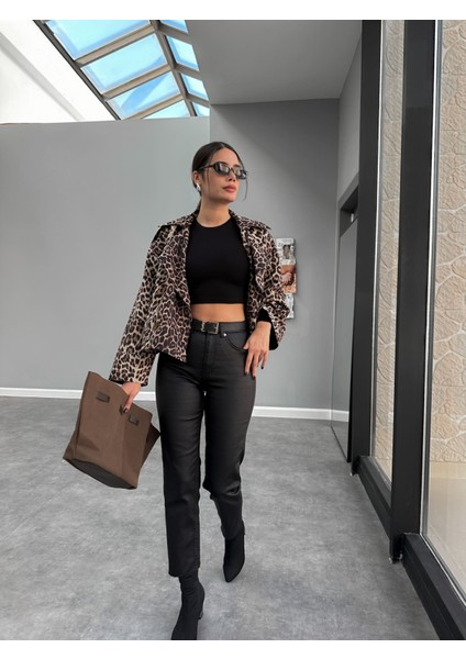 Siyah Kaplamalı Paça Kesik Pantolon modelleri