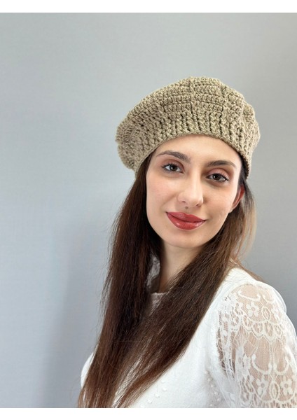 El Örgüsü Parlak Kadın Ressam Bere modelleri