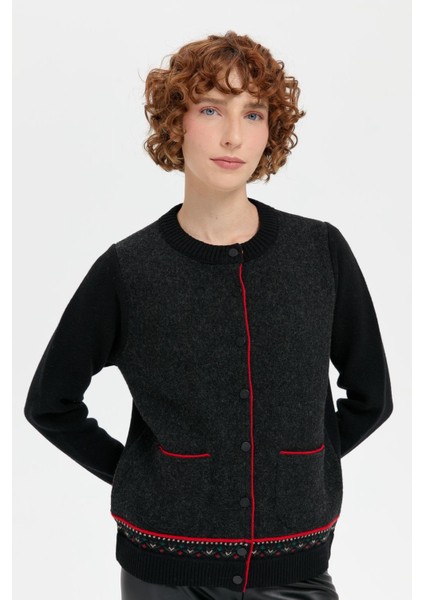 Kadın Sıfır Yaka Eteği ve Kol Ucu Desenli Yün Ceket 24085 Siyah modelleri