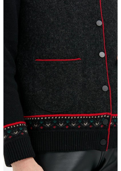 Kadın Sıfır Yaka Eteği ve Kol Ucu Desenli Yün Ceket 24085 Siyah fırsatları