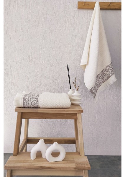 2'li mor pamuklu kabartma bordürlü ve püsküllü el/yüz havlusu 50x85 cm modelleri