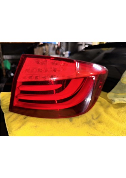 63217203230-STOP Lambası Sag Dıs Bmw 5 Serisi F10 2011-2013 63217203230