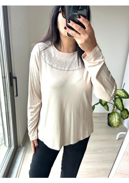 Kadın Büyük Beden Yakası ve Kolları Taş Detaylı Bluz -BGB60