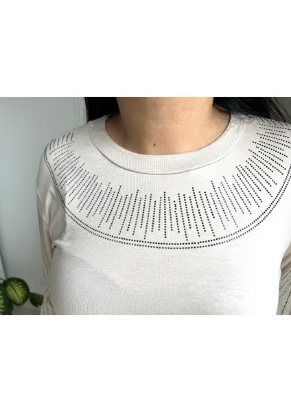 Kadın Büyük Beden Yakası ve Kolları Taş Detaylı Bluz -BGB60 fırsatları