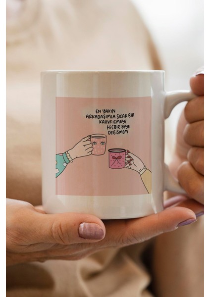 En Yakın Arkadaşımla Sıcak Bir Kahve Içmeyi Hiçbir Şeye Değişmem Baskılı Yılbaşı Hediyesi Kupa Bardak