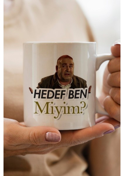 Kolpaçino Baskılı Hedef Ben Miyim? Yazılı Yılbaşı Hediyesi Kupa Bardak