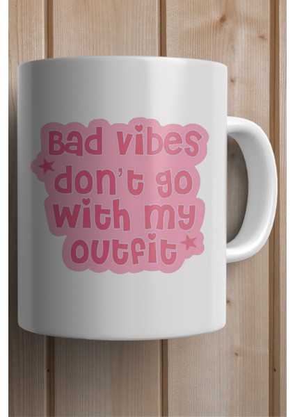 Bad Vibes Don't Go With My Outfit Baskılı Yılbaşı Hediyesi Kupa Bardak fiyatları