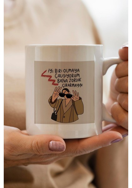Iyi Biri Olmaya Çalışıyorum Bana Zorluk Çıkartmayın Baskılı Yılbaşı Hediyesi Kupa Bardak