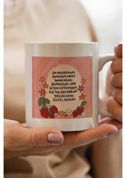 Her Şeyin Üstesinden Tek Tek Geliyorum Yolun Sonu Güzel Olacak Baskılı Yılbaşı Hediyesi Kupa Bardak