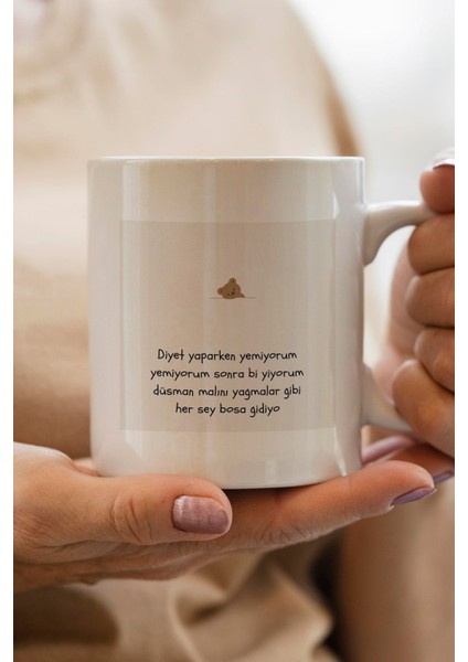 Diyet Yaparken Yemiyorum Sonra Bi Yiyorum Düşman Malını Yağmalar Gibi Baskılı Yılbaşı Hediyesi Kupa Bardak