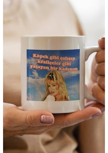 Köpek Gibi Çalışıp Kraliçeler Gibi Yaşayan Bir Kadınım Seda Sayan Baskılı Yılbaşı Hediyesi Kupa Bardak