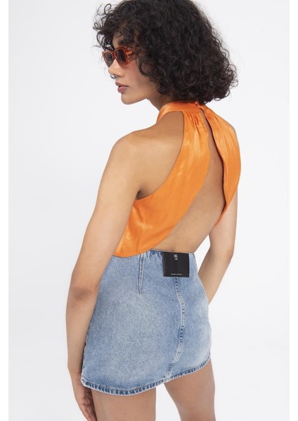 Yumuşak Saten Yaprak Model Sırt Açık Kokteyl Kombin Krop Bluz