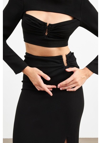 Toka Aksesarlı Uzun Kol Crop Yırtmaçlı Beli Bağlama Midi Etek Takım Siyah indirimleri