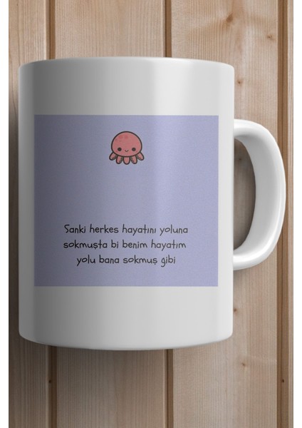 Sanki Herkes Hayatını Yoluna So*muşta Bi Benim Hayatım Yolu Bana So*muş Baskılı Premium Yılbaşı Hediyesi Kupa Bardak fiyatları