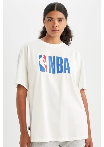 DeFactoFit NBA Wordmark Oversize Geniş Kalıp Bisiklet Yaka Kısa Kollu Tişört T5506AZ24AU