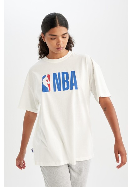 DeFactoFit NBA Wordmark Oversize Geniş Kalıp Bisiklet Yaka Kısa Kollu Tişört T5506AZ24AU