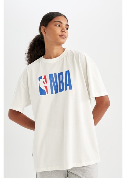 DeFactoFit NBA Wordmark Oversize Geniş Kalıp Bisiklet Yaka Kısa Kollu Tişört T5506AZ24AU