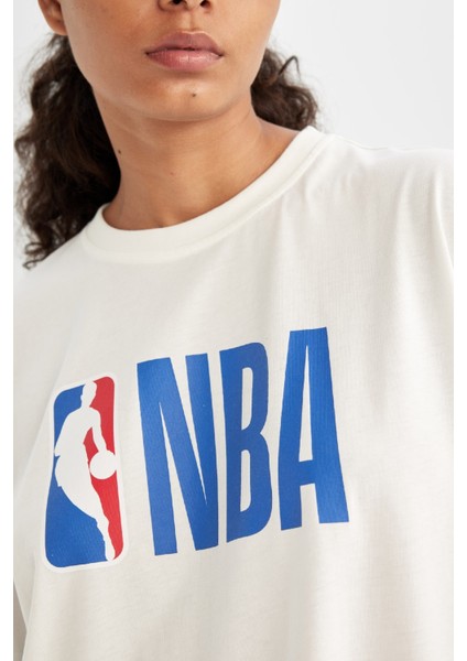 DeFactoFit NBA Wordmark Oversize Geniş Kalıp Bisiklet Yaka Kısa Kollu Tişört T5506AZ24AU