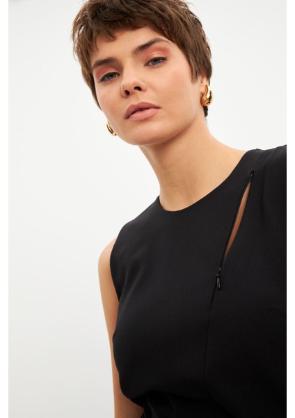 Siyah Kemerli Kısa Elbise fiyatları