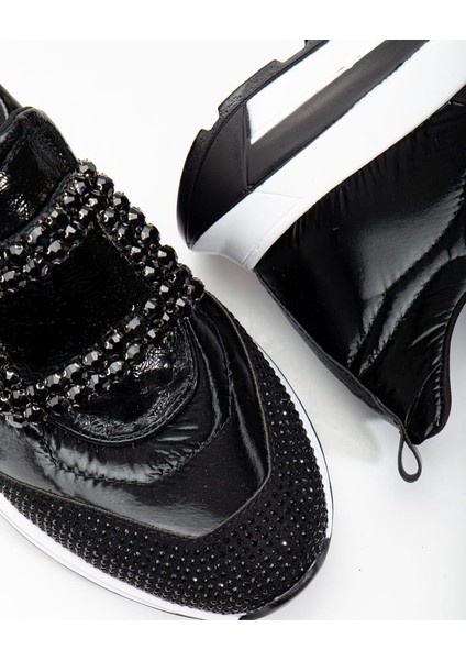 Siyah Önü Taş Detaylı Beyaz Tabanlı Ortopedik Tabanlı Sneakers