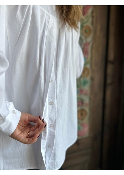 Mubu Premıum Arka Aktif Düğme Detaylı Beyaz Gömlek fırsatları