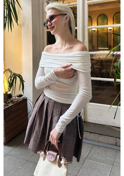 Beyaz Büzgülü Kayık Yaka Kadın Bodysuit MG2250 modelleri
