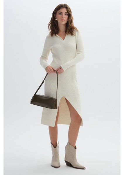 Ekru Polo Yaka Yırtmaç Detaylı Elbise fiyatları