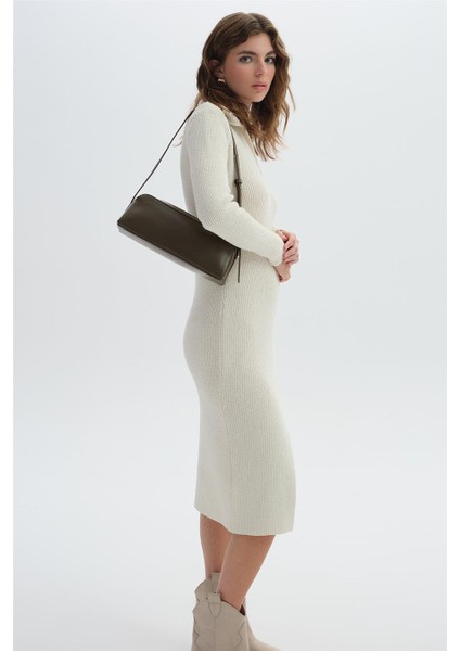 Ekru Polo Yaka Yırtmaç Detaylı Elbise modelleri