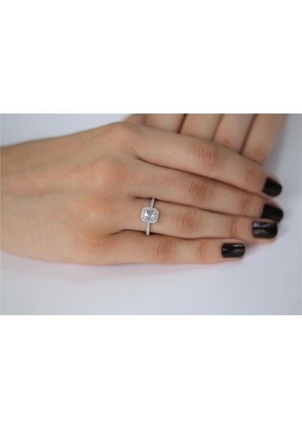 0.31 Karat Baget Pırlanta Yüzük