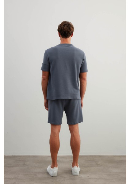 Erkek Pamuklu Kesik Detaylı Kısa Kollu T-Shirt fırsatları