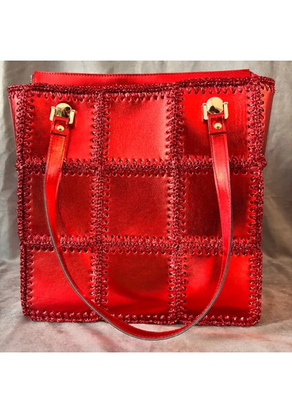El Yapımı Parlak Rugan Kırmızı Abiye Çanta - ​​​​​​​31 x 34 cm