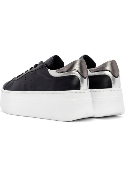 Kadın Siyah Bağcıklı Kalın Tabanlı Deri Sneaker 24Wfd371014