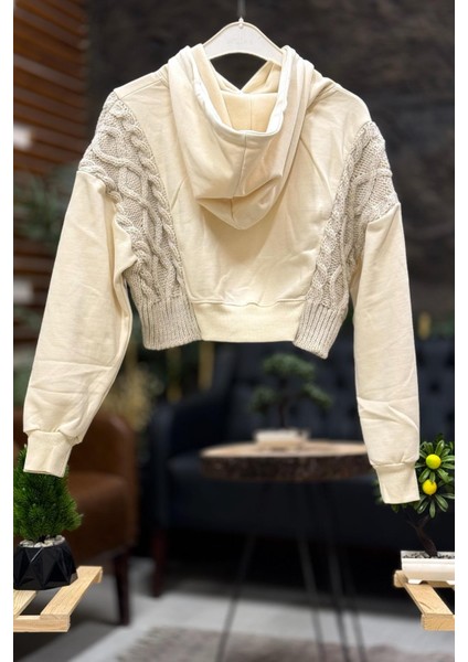 Triko Garnili Kapşonlu Kısa Sweat fiyatları