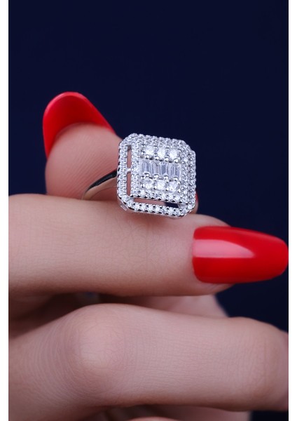 925 Ayar Gümüş Taş Detaylı Baget Model Kadın Yüzük