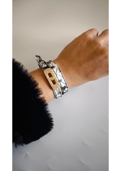 Siyah Beyaz Desen Deri Gold Detaylı Bileklik Choker