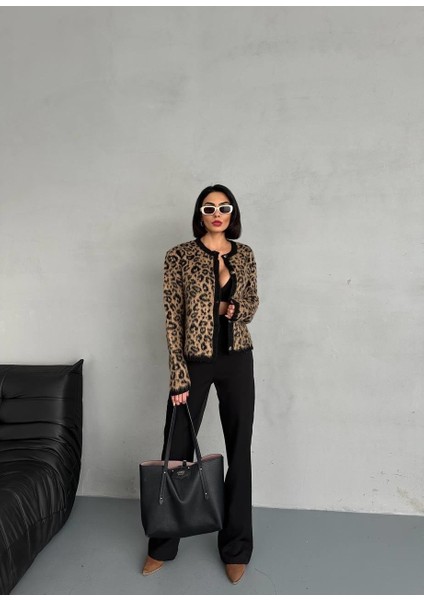 Leopar Desenli Şardonlu Düğmeli Hırka