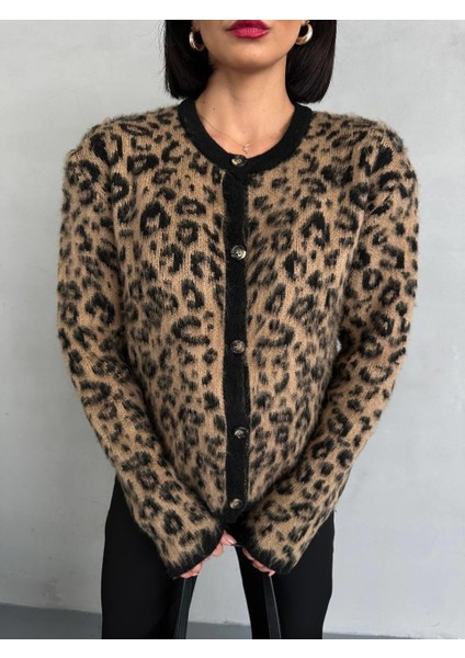 Leopar Desenli Şardonlu Düğmeli Hırka