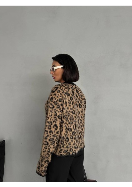 Leopar Desenli Şardonlu Düğmeli Hırka