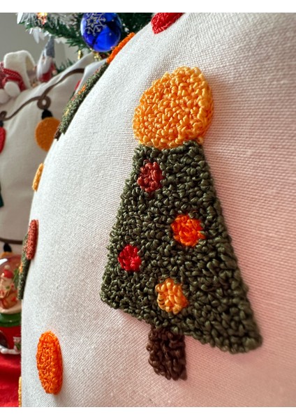 Yılbaşına Özel Tasarlanmış Punch Işlemeli Kırlentler, Rengarenk, Zarif ve Şık Yılbaşı Dekoru (43 x 43 cm ), 2 Adet, Konforlu ve Dayanıklı Kumaş, Ev ve Ofis Için Ideal Hediye fırsatları