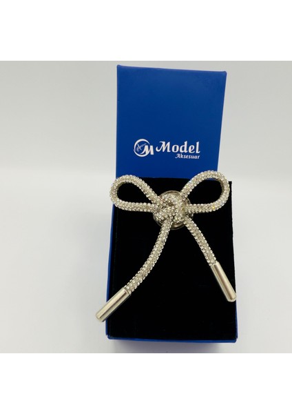 Fiyonk Kristal Taş Detaylı Silver Broş fiyatları