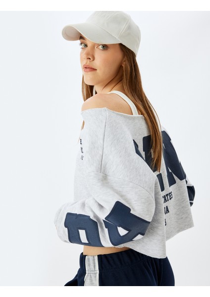 Arkası Baskılı Kayık Yaka Crop Oversize Sweatshirt