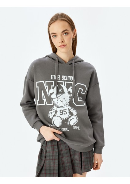 Kolej Baskılı Kapüşonlu Uzun Kollu Sweatshirt