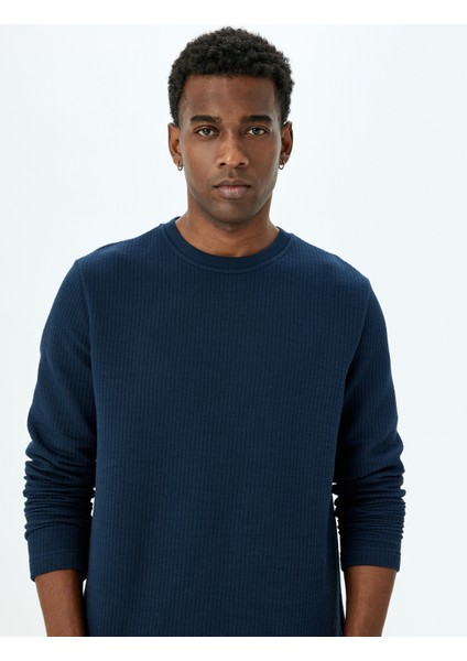 Uzun Kollu Pamuk Karışımlı Dokulu Bisiklet Yaka Sweatshirt