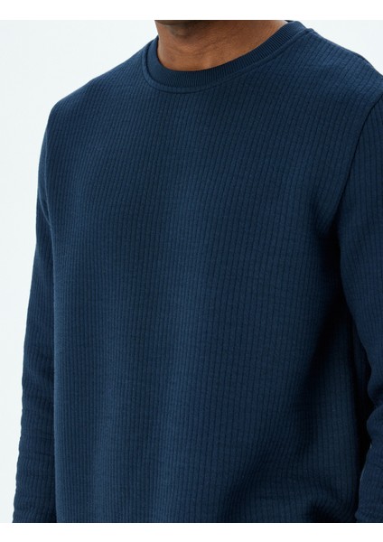 Uzun Kollu Pamuk Karışımlı Dokulu Bisiklet Yaka Sweatshirt indirimleri