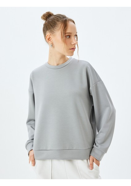 Bisiklet Yaka Basic Uzun Kollu Oversize Sweatshirt