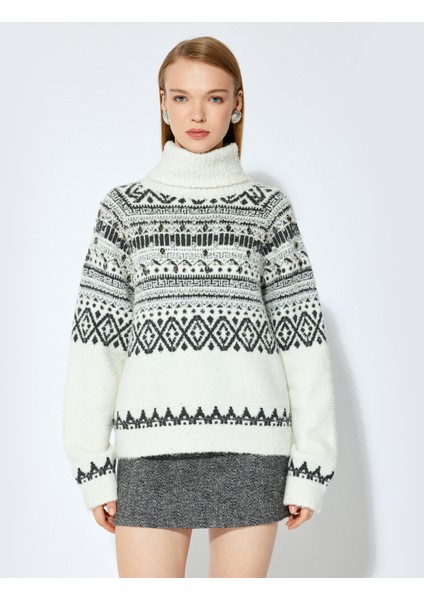 x Şahika Ercümen - Uzun Kollu Etnik Desenli Balıkçı Yaka Taşlı Peluş Kazak modelleri