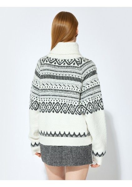 x Şahika Ercümen - Uzun Kollu Etnik Desenli Balıkçı Yaka Taşlı Peluş Kazak fırsatları