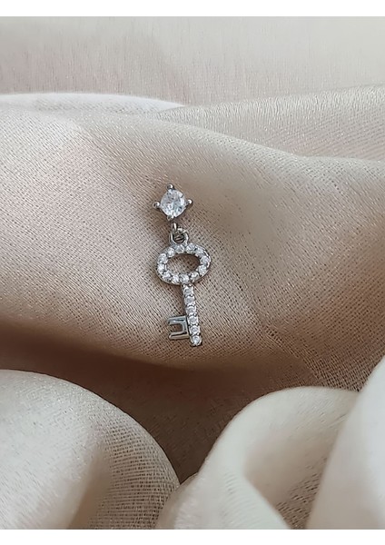 Kilit Anahtar Model Kıkırdak Piercing Tragus Helix Silver Gümüş Renk Küpe