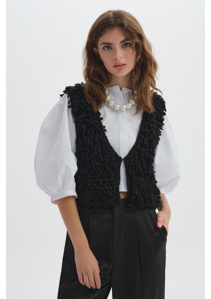 Siyah Püsküllü Hırka